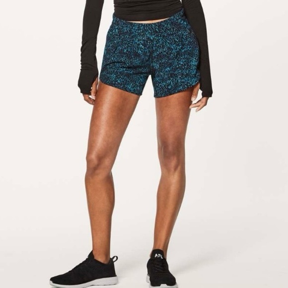 Lululemon Tracker Short V *4" in Illuminate Multi Black / Black - Picture 1 of 7